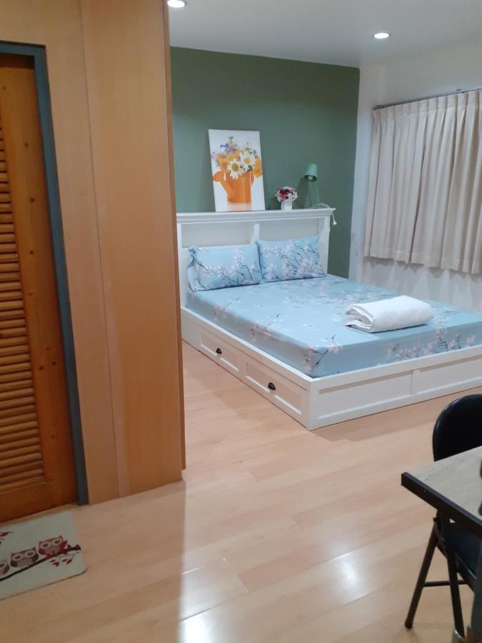 Baansu Hostel Bangkok Exterior photo