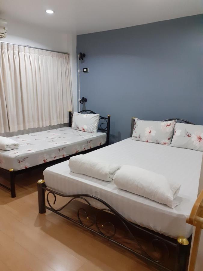 Baansu Hostel Bangkok Exterior photo