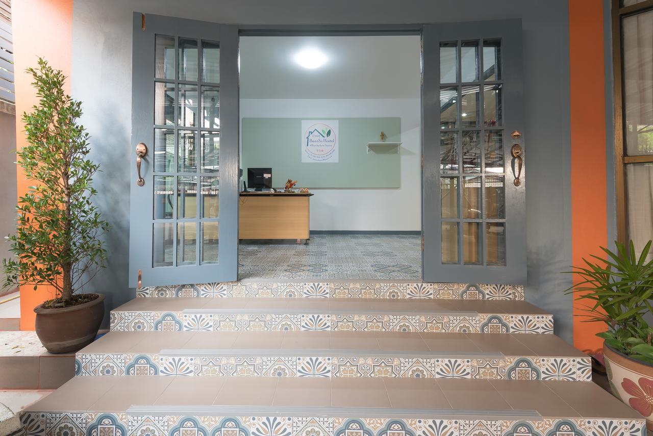 Baansu Hostel Bangkok Exterior photo